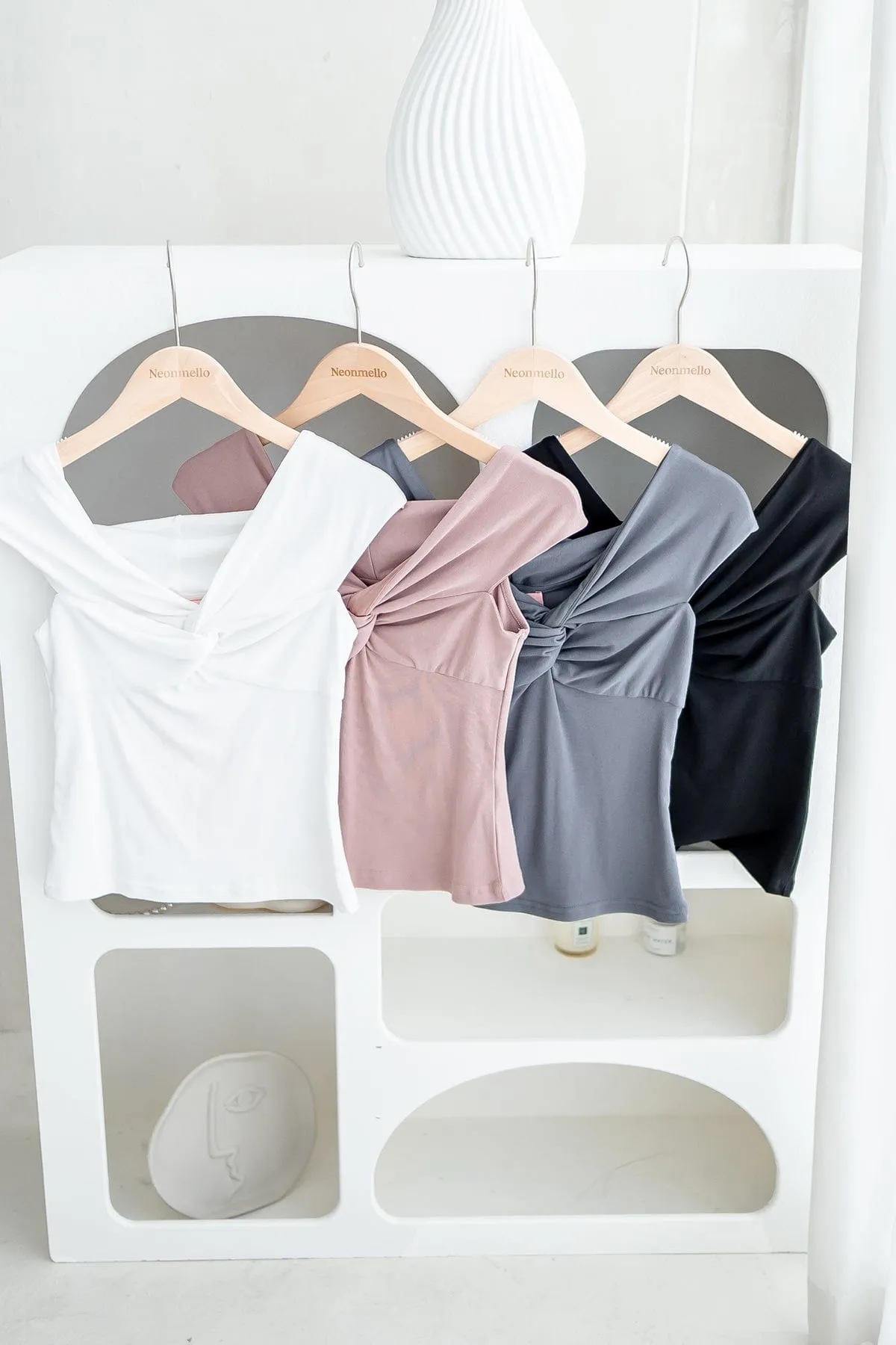 KERRA TWIST KNOT TOP IN WHITE