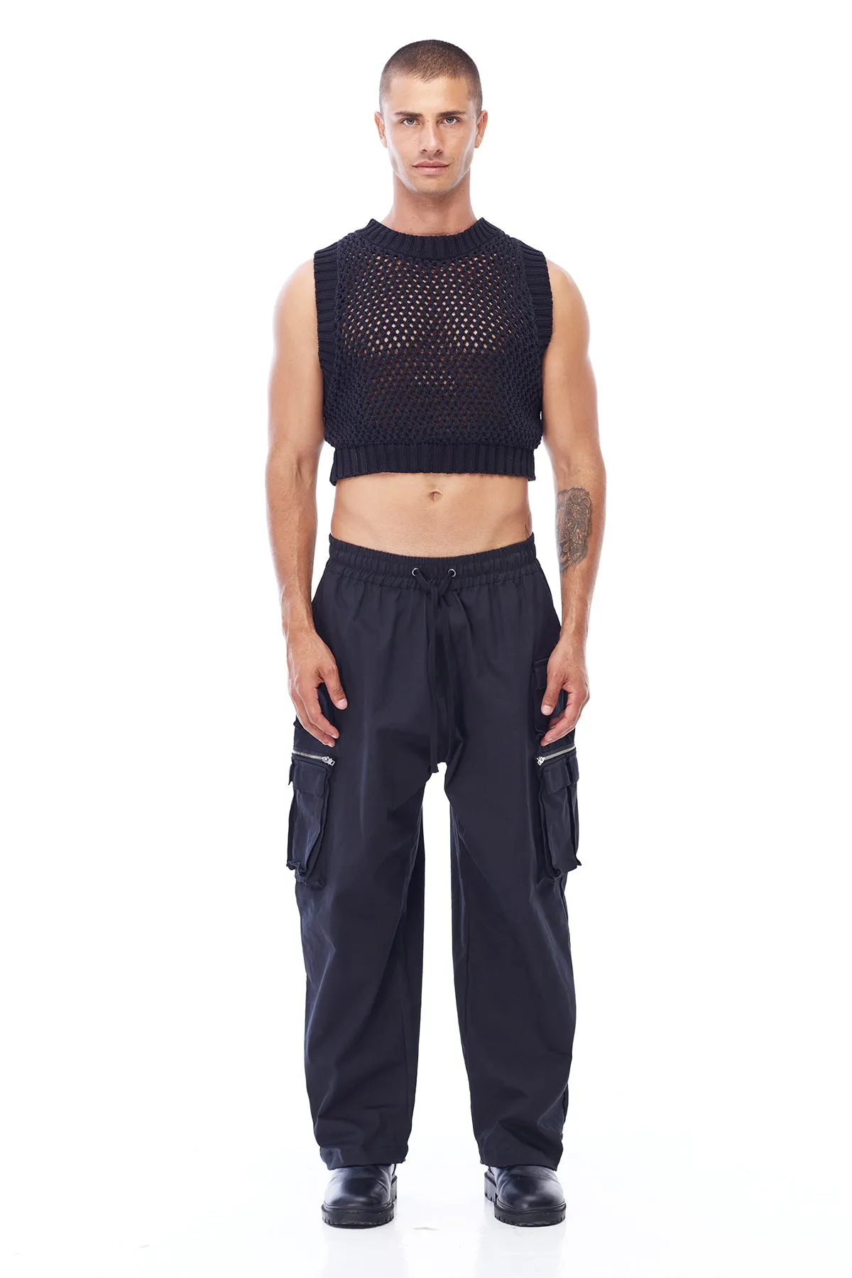 KNIT CROP TOP IN BLACK